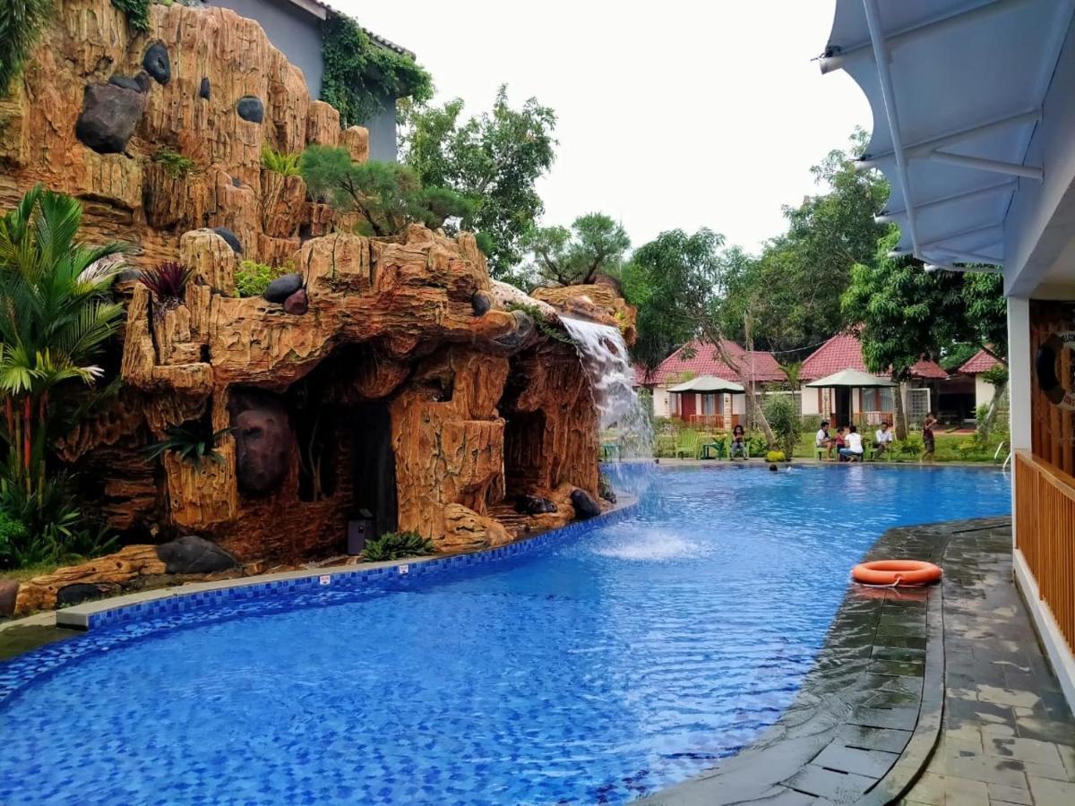 Long Beach Hotel Pangandaran Exterior foto