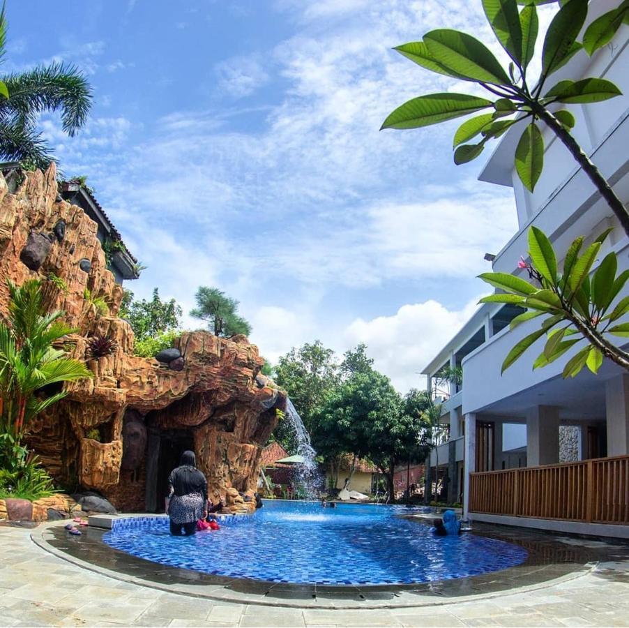 Long Beach Hotel Pangandaran Exterior foto